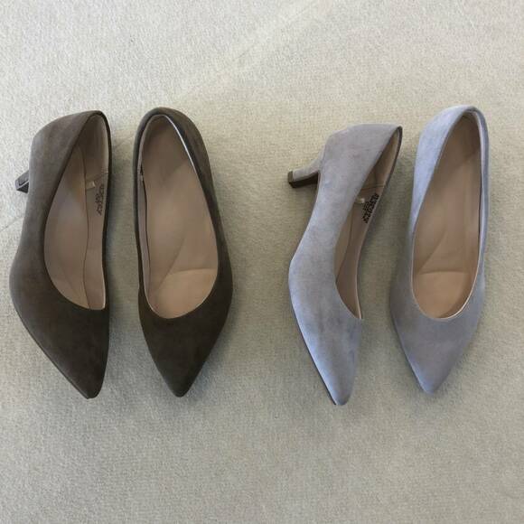 茶とグレー靴2つ