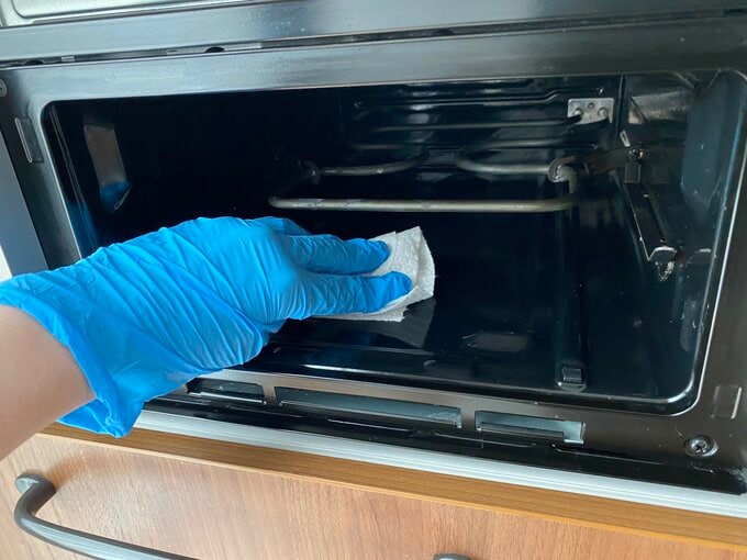 魚焼きグリルの庫内を掃除