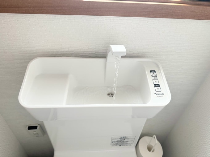 タンクに手洗がついたトイレ