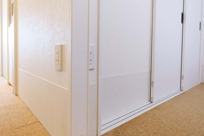 ペットを守るために高い位置に付けたコンセント