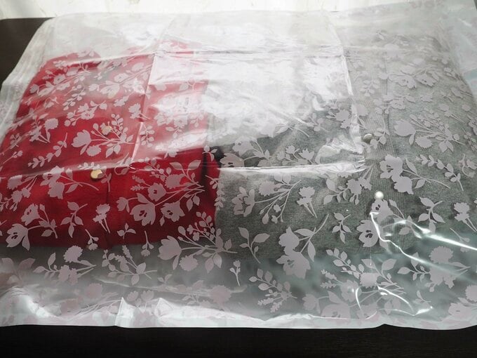 ニットとカーディガンを圧縮