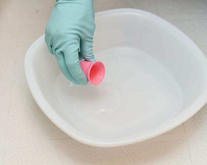 塩素系漂白剤を入れる