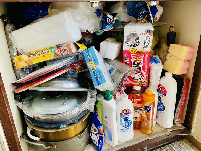 パンパンにつめられた棚