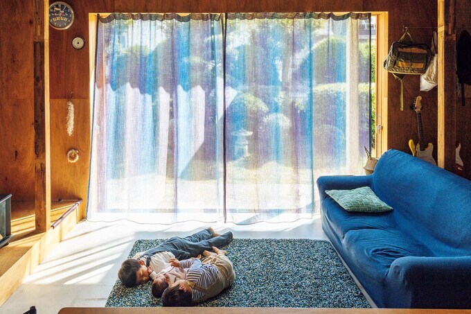 LDKを土間にして床レベルを下げ、庭と近づけた