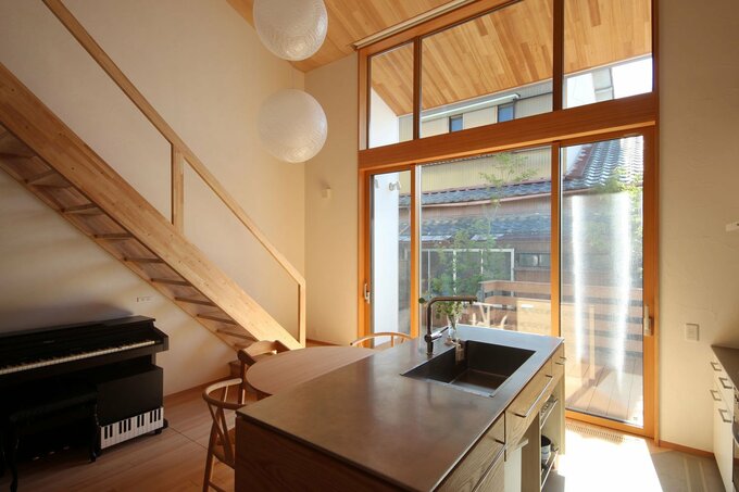 リビングダイニングを吹き抜けにする