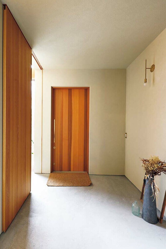 土間仕上げの玄関