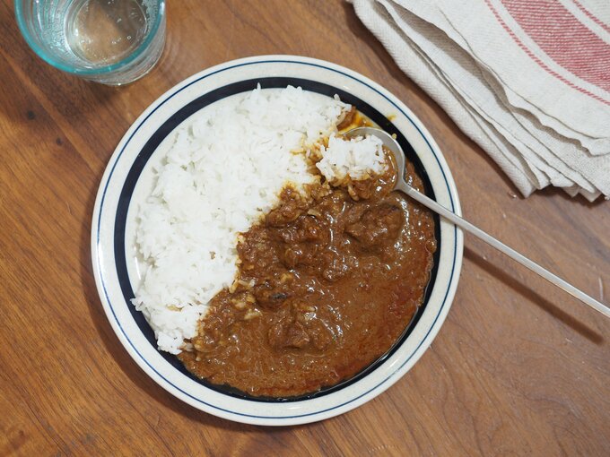 「現地に学ぶ インド ローストチキンのスパイシーカレー」（390円）
