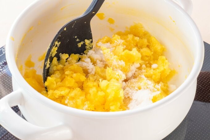 サツマイモを混ぜる