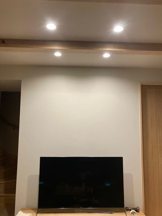 リビング切り替え照明(左から電球色・温白色・昼白色)