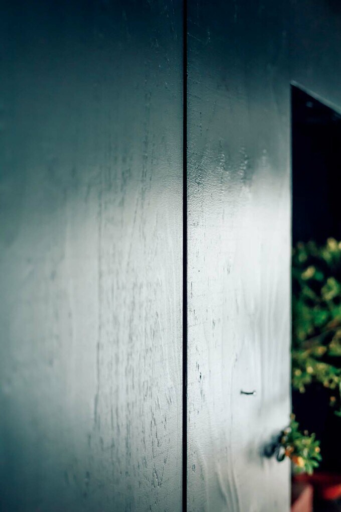 うづくり仕上げのLD の壁