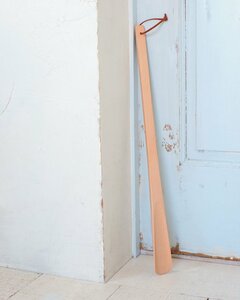 立てかけておくだけでセンスのいい玄関に