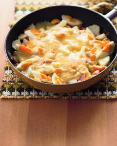 ジャガイモとソーセージとゆで卵のコーンクリームグラタン