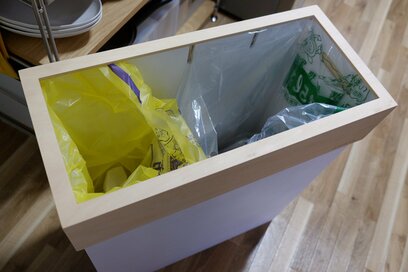 キッチンのゴミ箱はあえてのフタなし。賃貸暮らしがたどり着いた結論