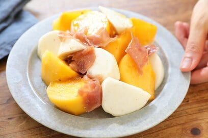 「柿が手に入ったら必ずつくります」料理家が毎年つくるシンプルレシピ：10月のベスト記事