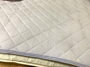 「冷感敷パッド」が毛玉だらけになる問題。身近なグッズでツルツルに再生、少しでも長く使うテク