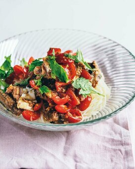 マンネリしがちなそうめんがサバ缶とトマトでごちそう麺に