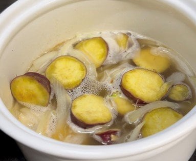 サツマイモをゆでる