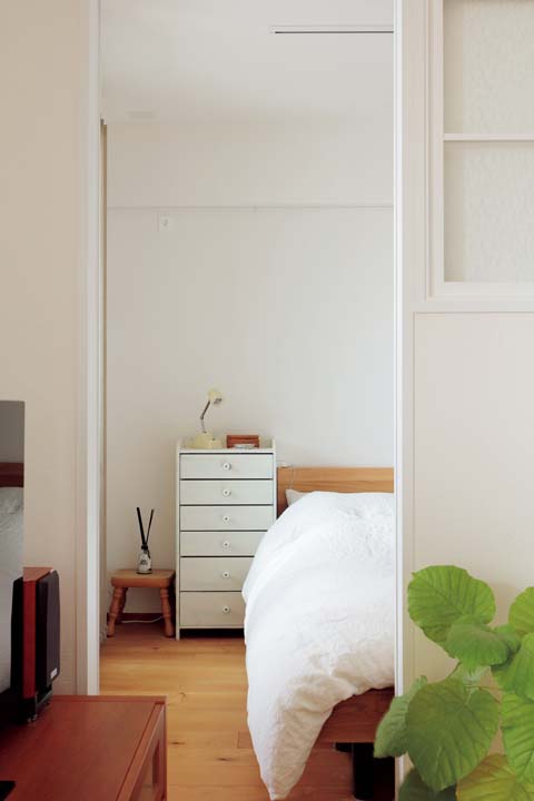 リビングから見た寝室