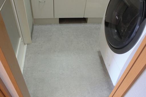 張り替えた後の洗面所の床