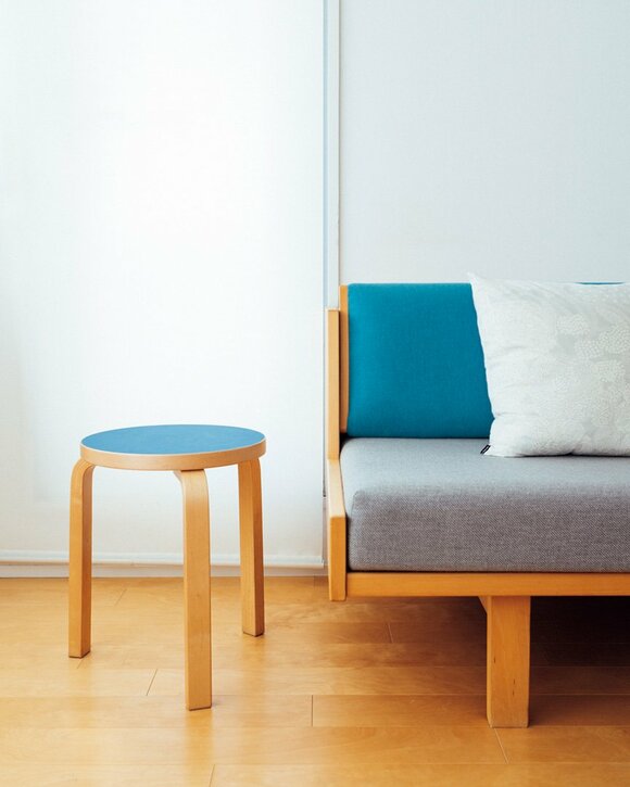 スツールとソファ