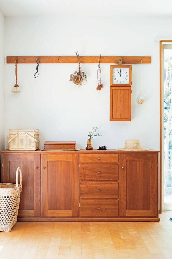 リビングの棚の扉を閉めた様子