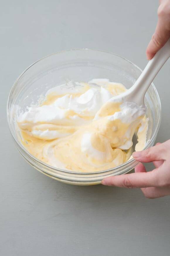 ゴムベラで混ぜる