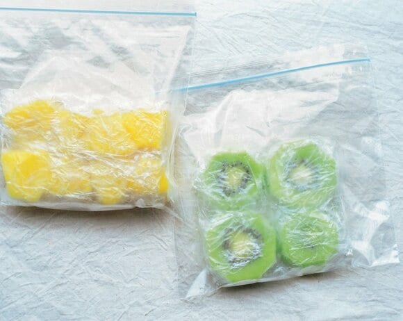 余ったフルーツは冷凍してトッピングなどに使う