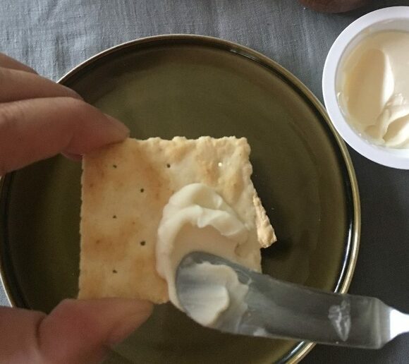 クラッカーにぬる