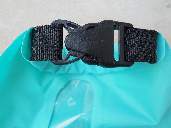 バックル留める