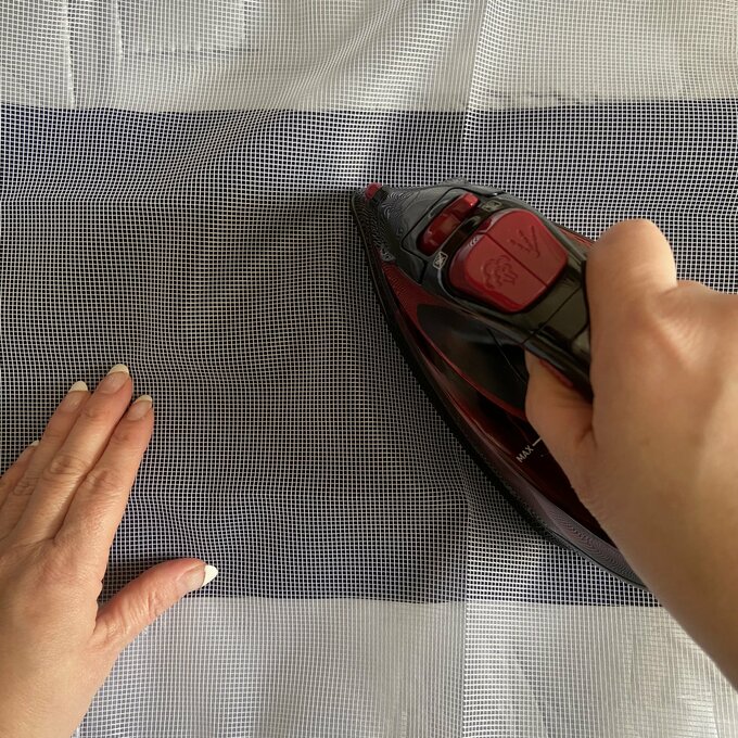 メッシュで透けて見える