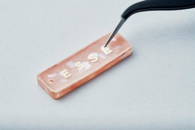 ネイルシールをはる