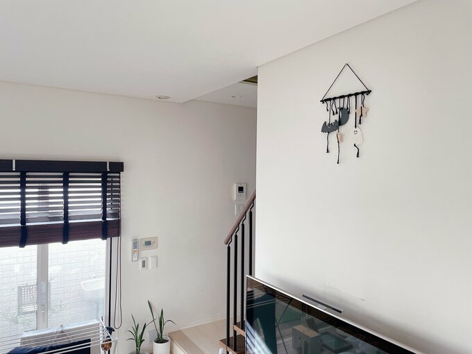 リビングのテレビの上に