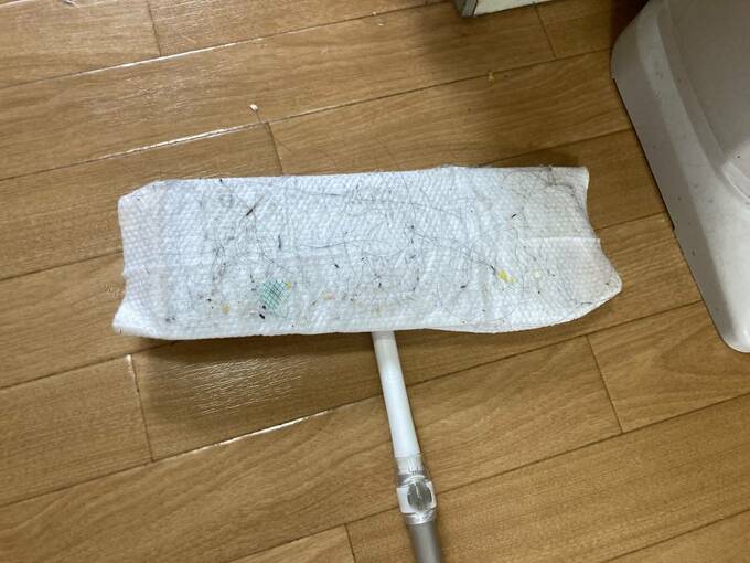 ゴミが付着したおしぼり