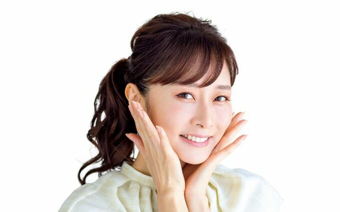 ポーズをとる女性