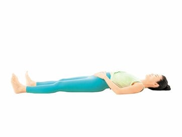 「更年期の不眠」を解消するセルフケア。寝る前の30秒、ベッドの上でもできる