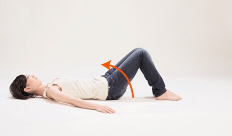 ねこ背矯正でバストアップ！ヒップも締まる！寝る前5分のストレッチで人生変えない？