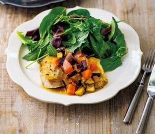 低糖質なカジキのステーキ。野菜もたっぷりとれて家族も喜ぶ