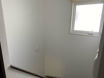 3年住んでもあかずの窓に後悔。掃除の手間が増えただけ、睡眠のジャマにも