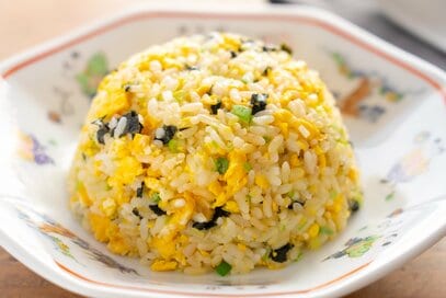 3つの素材で完成の絶品チャーハン。のりとゴマ油の香りがたまらない