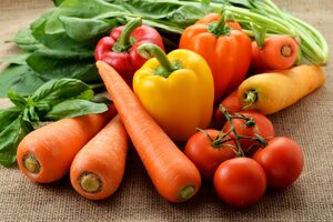 皿やカトラリーで「食べやすさ」を工夫してみる