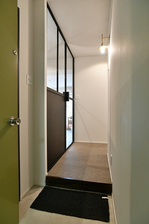 視界が抜ける廊下