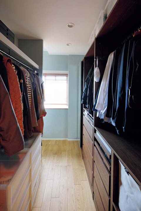 IKEAのシステム収納を利用したウォークインクロゼット