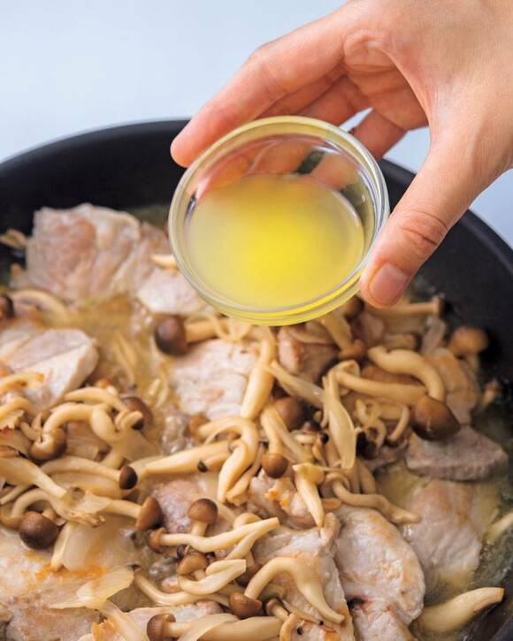 フライパンにレモン調味料