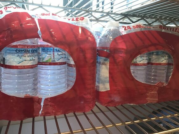 たくさん備蓄しておきたい水も、普段から飲んで補充することで格安に