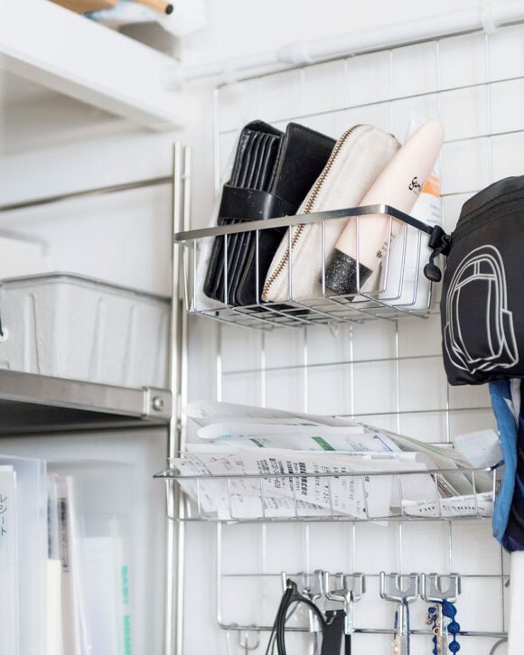 帰宅後は、上段に バッグの中身、下段 にレシートを入れる