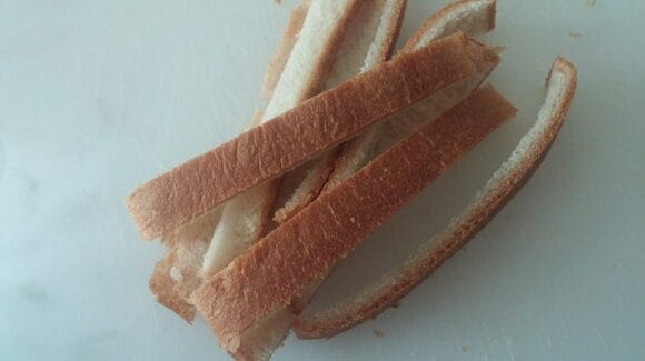 野菜だけのパスタでも、パン粉をプラスすると、十分ボリュームが出ます。