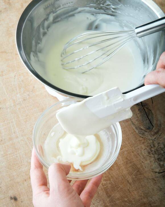 ゼラチンをゴムべらでよく混ぜる