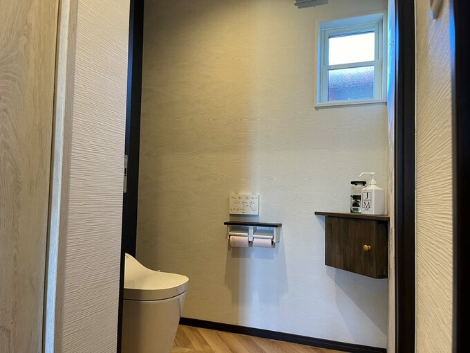 タンクレスと手洗い器なしを採用したトイレ