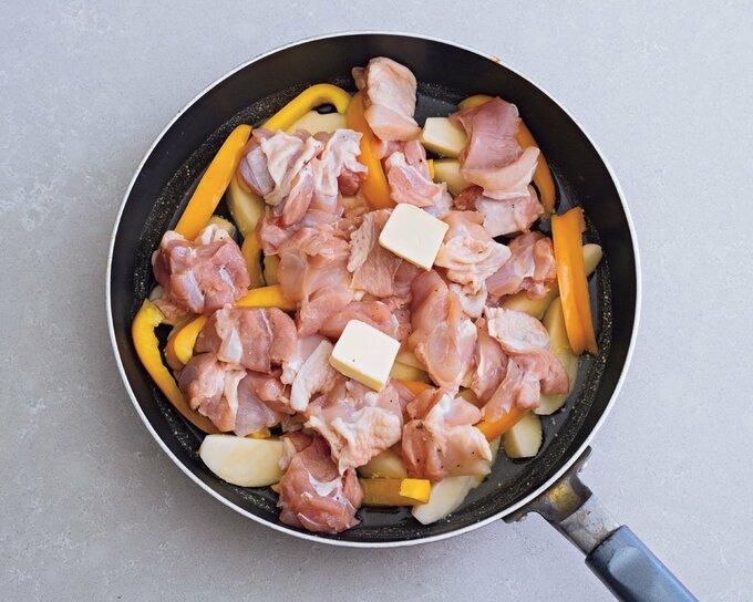 フライパンに材料