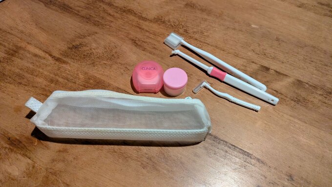 歯ブラシケースに入っているオーラルケア品